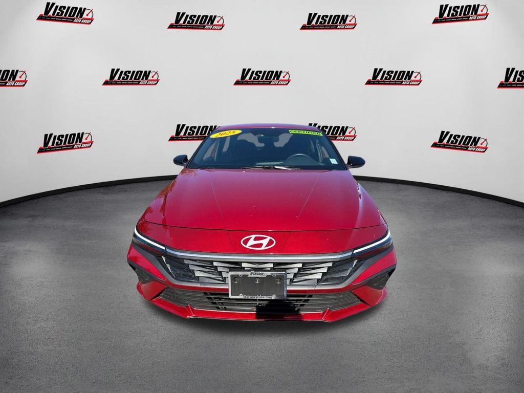 2025 Hyundai Elantra SEL Sport photo 2