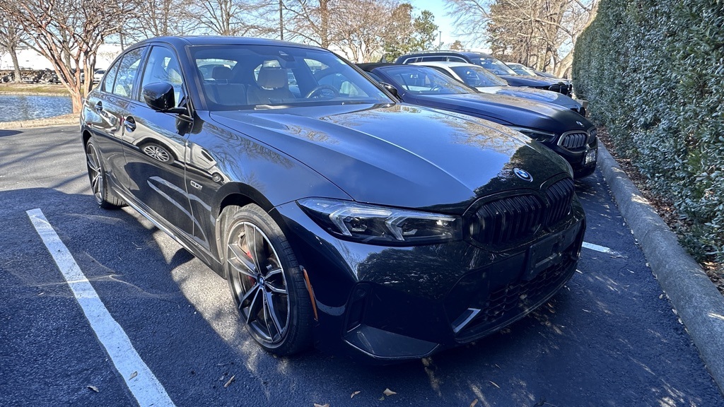 2023 BMW 3 Series 330e's photo