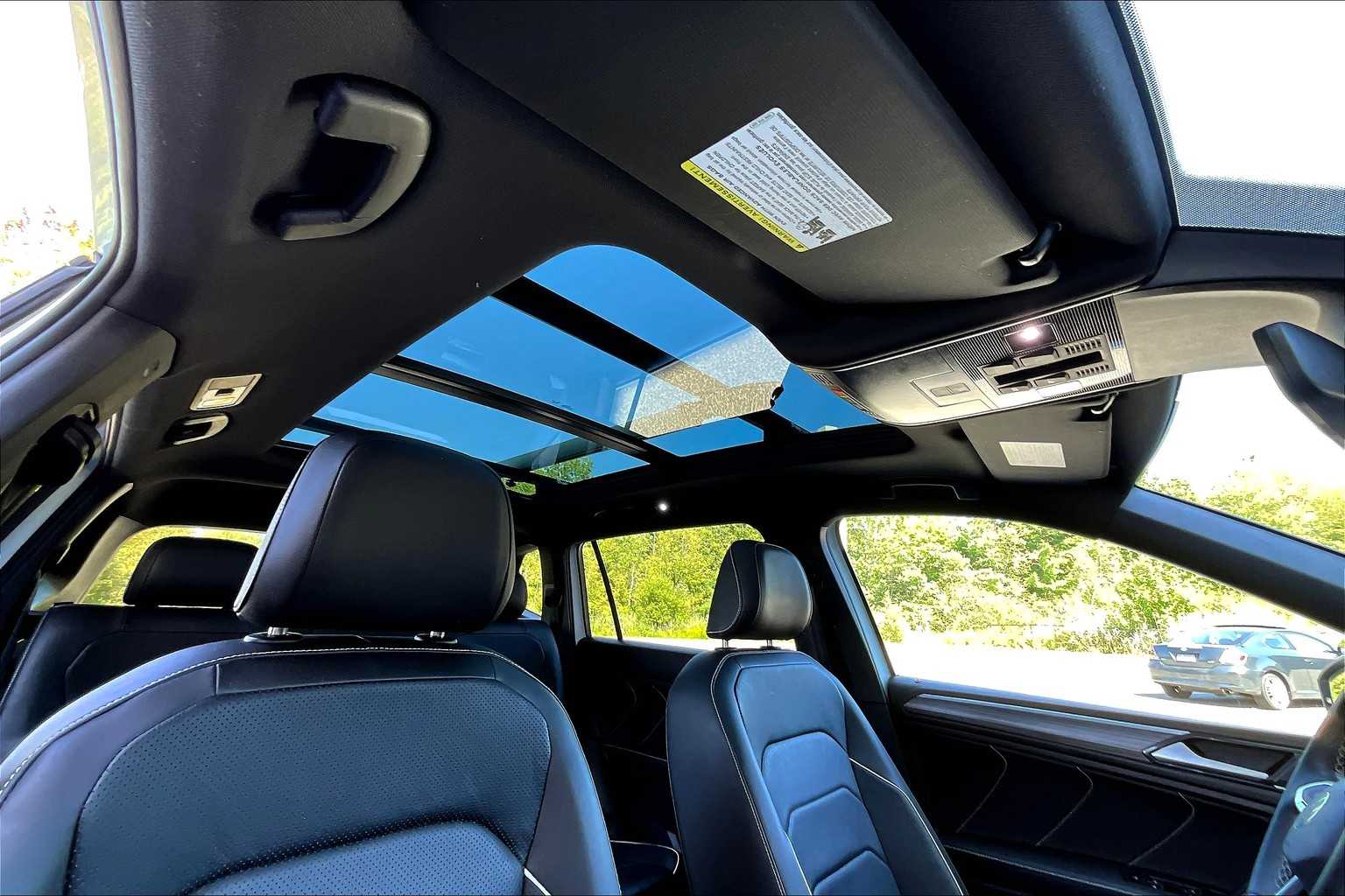 2023 Volkswagen Tiguan SEL R-Line Black photo 24