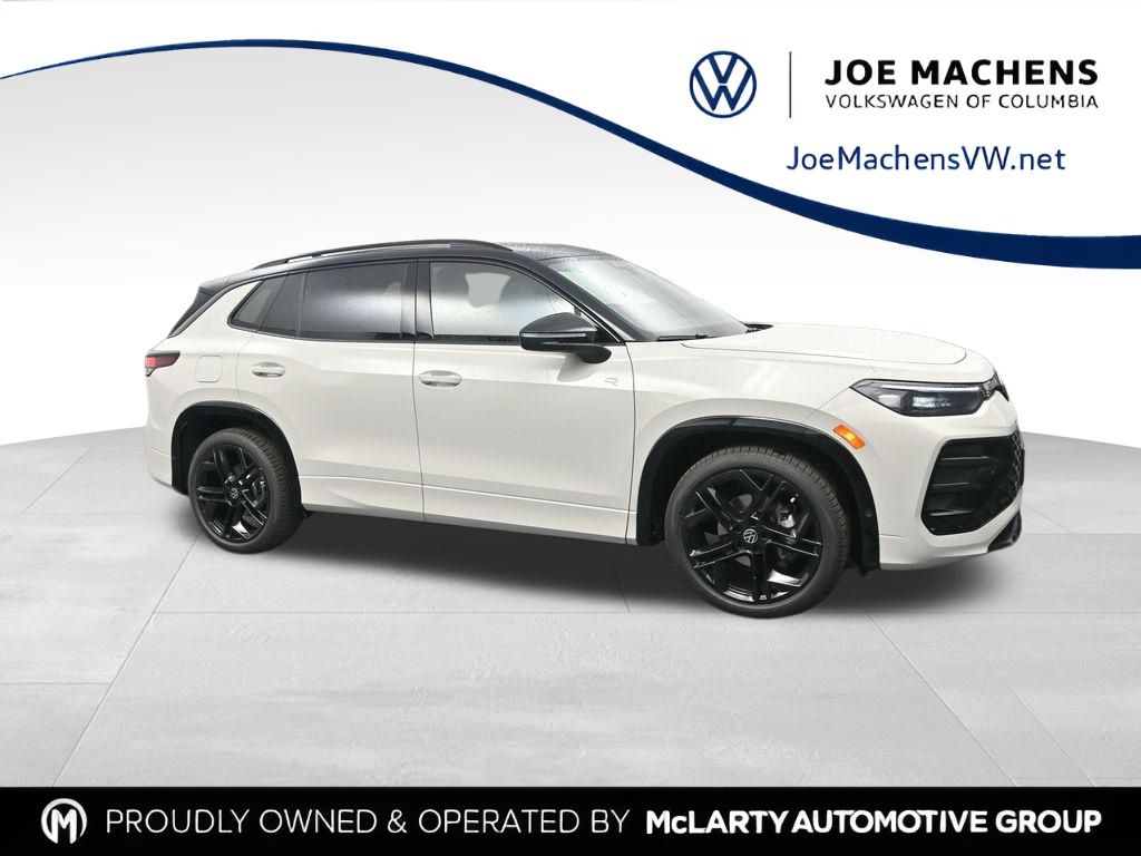 2026 Volkswagen Tiguan SE R-LINE BLACK's photo