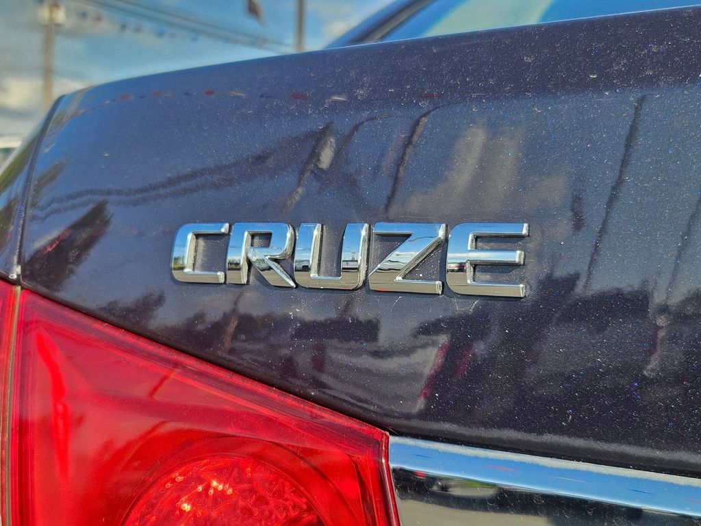 2015 Chevrolet Cruze LT photo 27