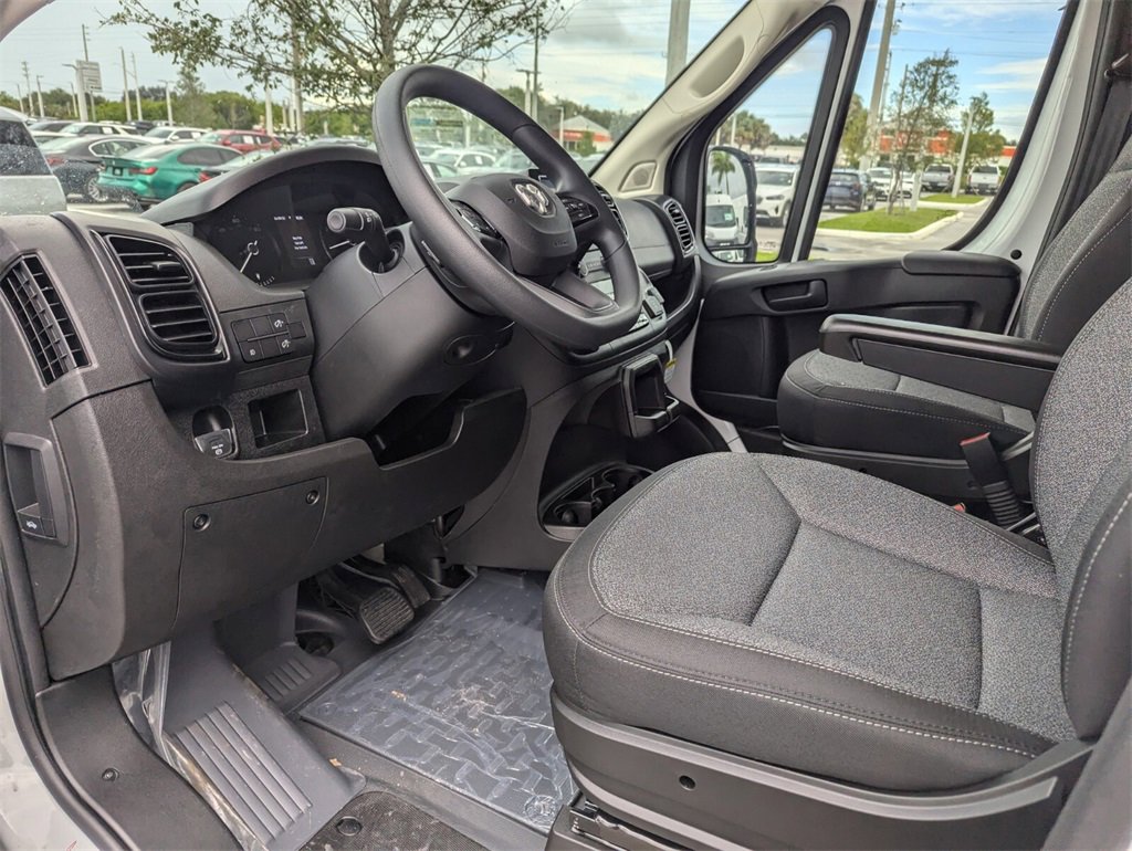 2025 Ram 1500 Tradesman photo 13