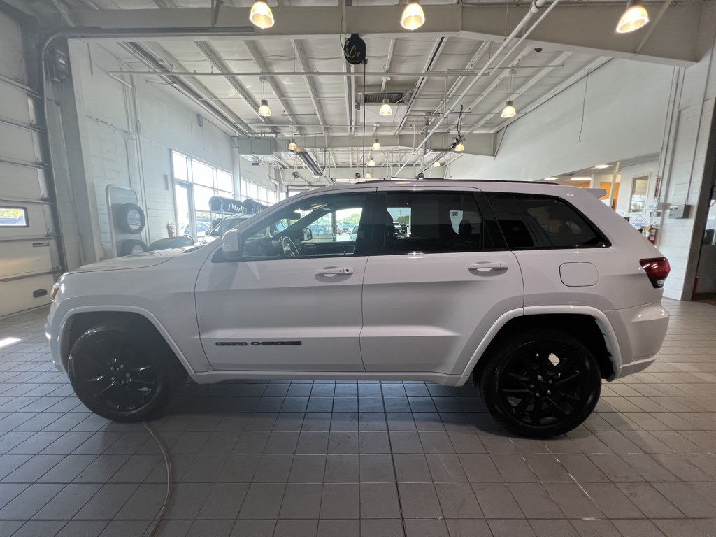 2019 Jeep Grand Cherokee Altitude photo 3