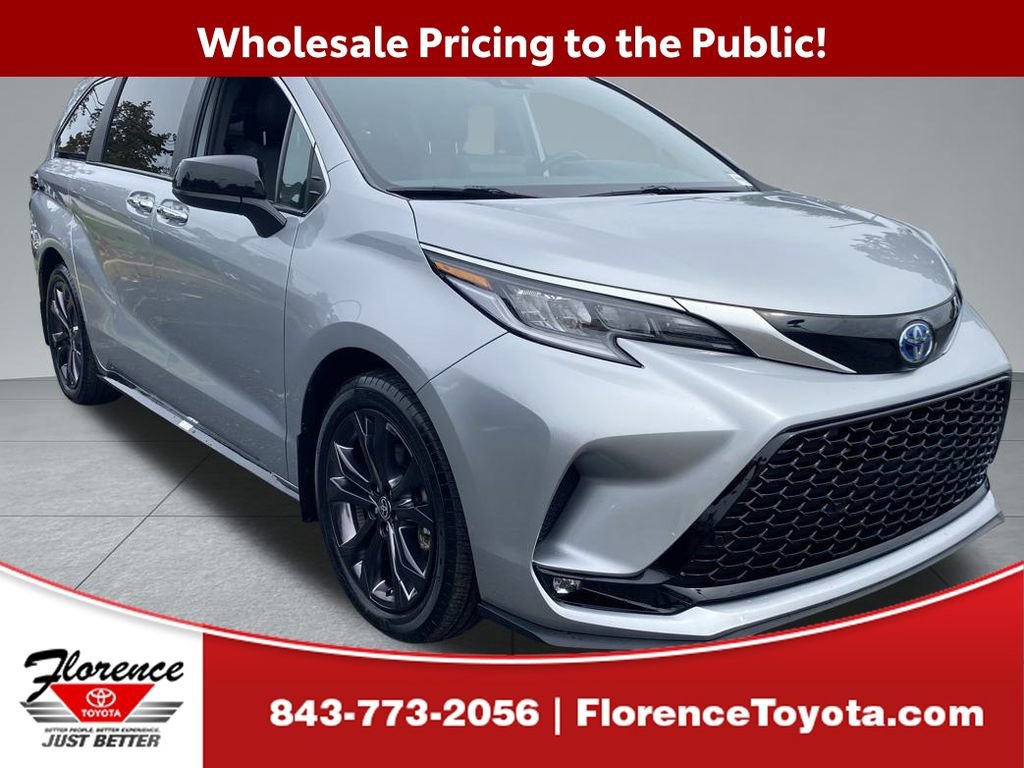 2024 Toyota Sienna XSE's photo