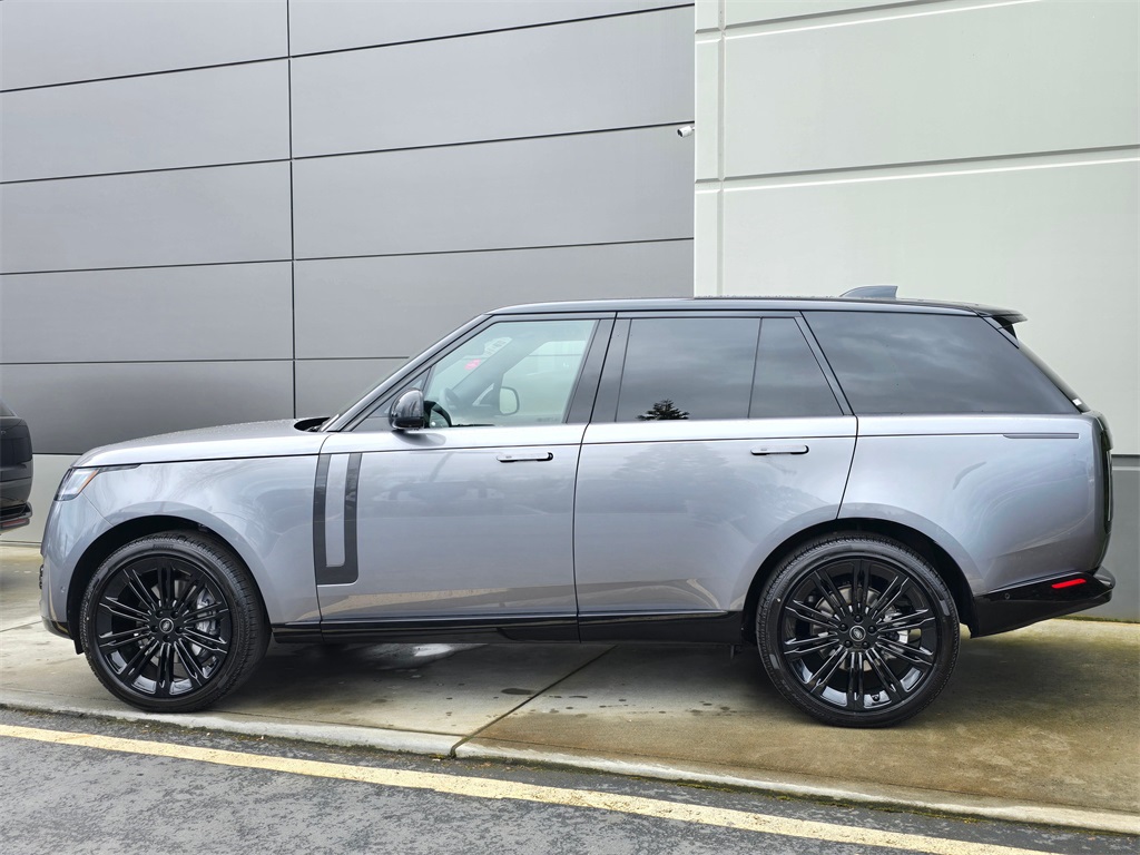 2025 Land Rover Range Rover SE photo 4