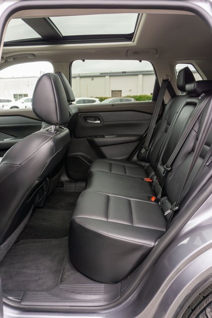 2022 Nissan Rogue SV photo 10