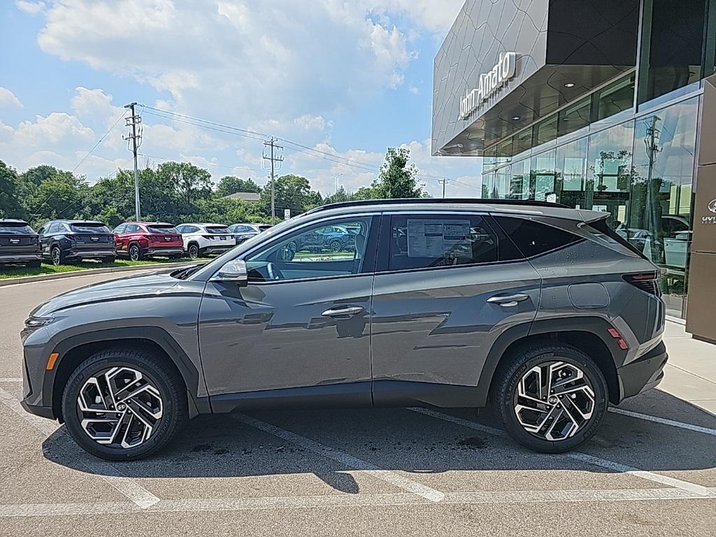 2025 Hyundai Tucson Limited photo 2