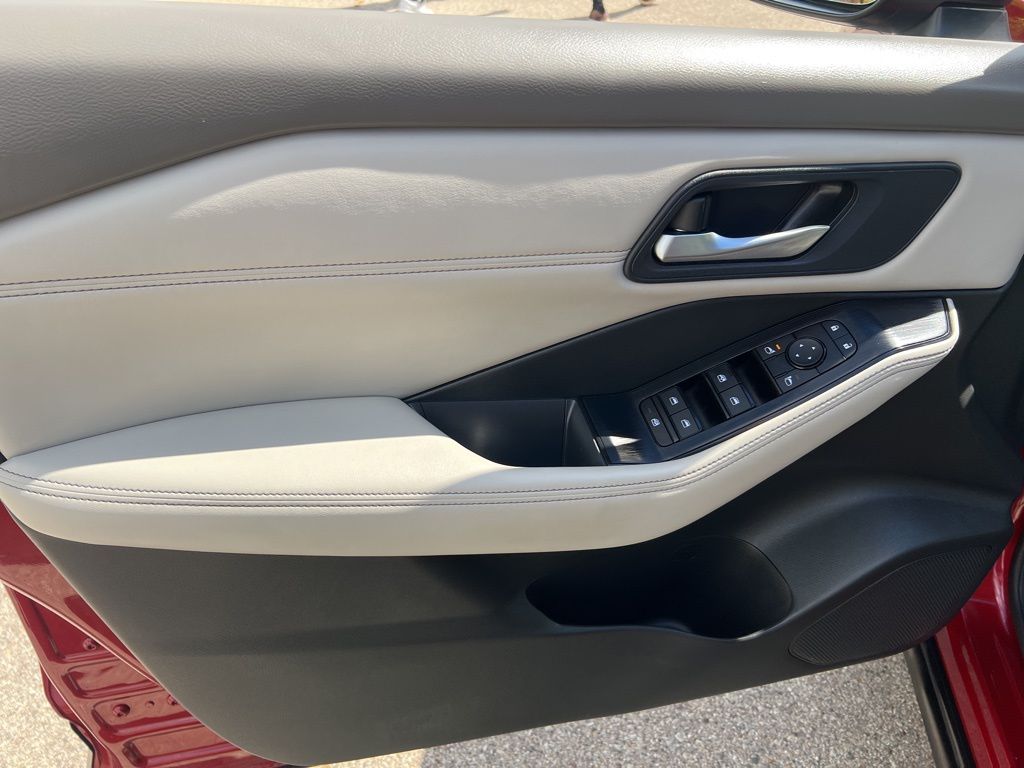 2023 Nissan Rogue SV photo 7
