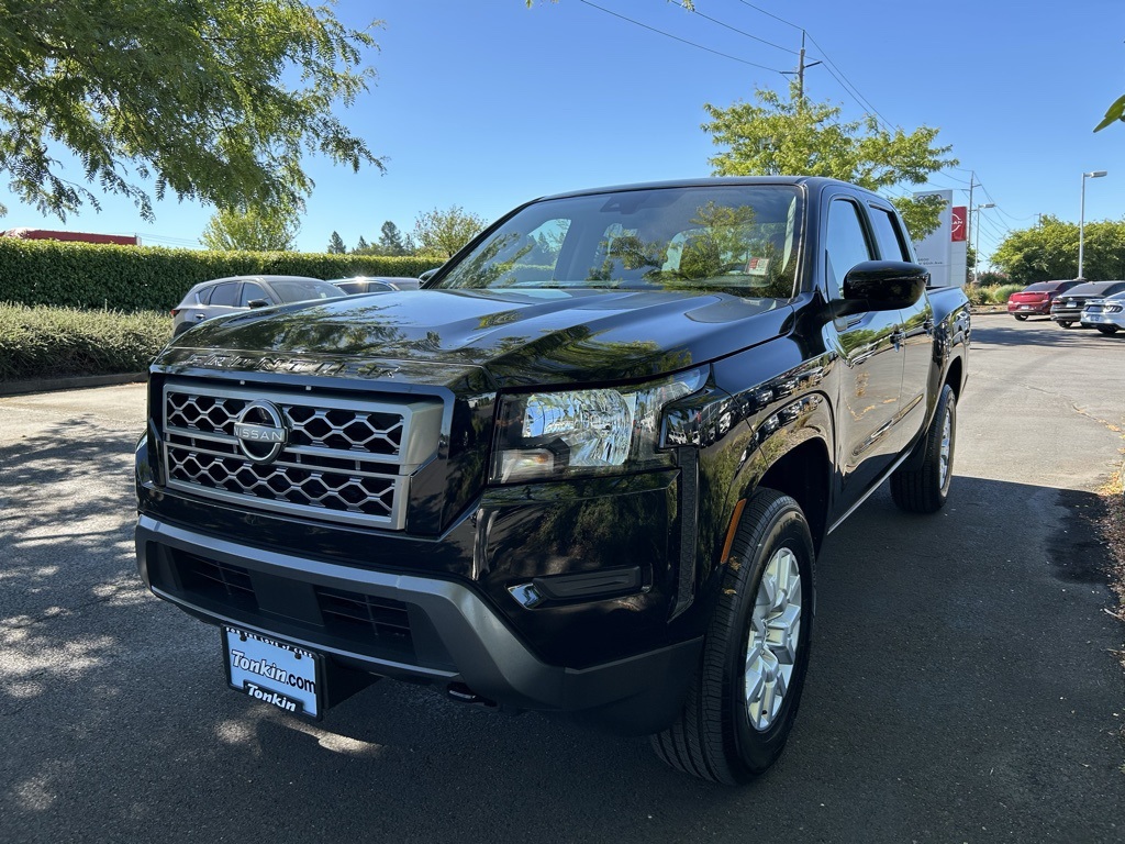 2023 Nissan Frontier SV photo 2