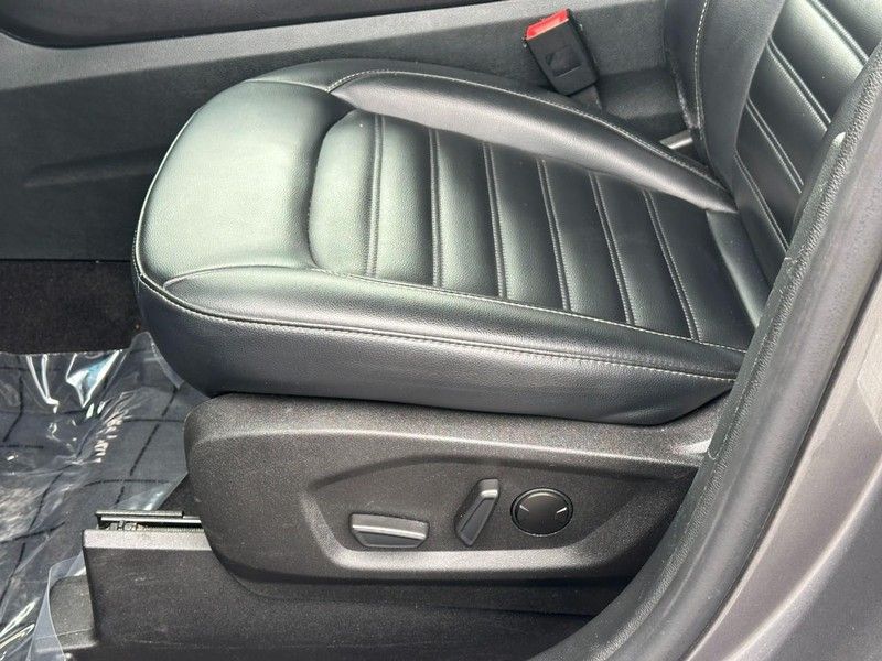 2023 Ford Edge SEL photo 16