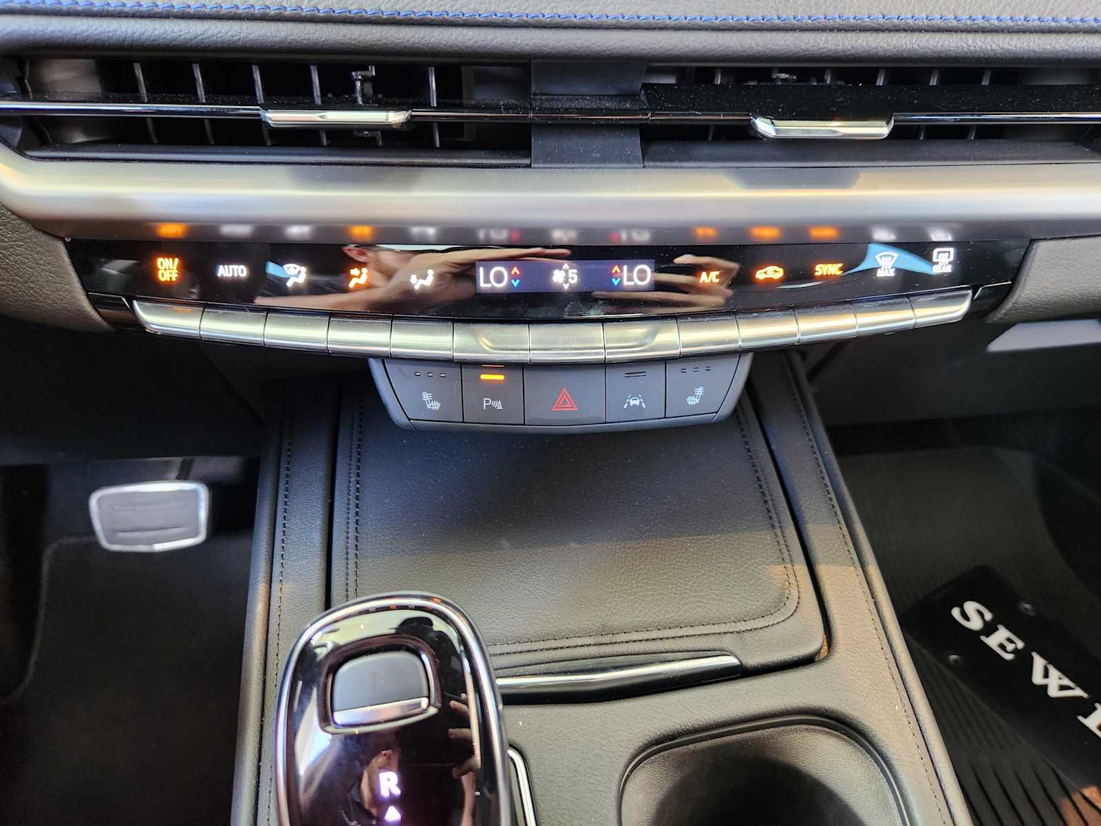 2025 Cadillac XT4 Sport photo 13