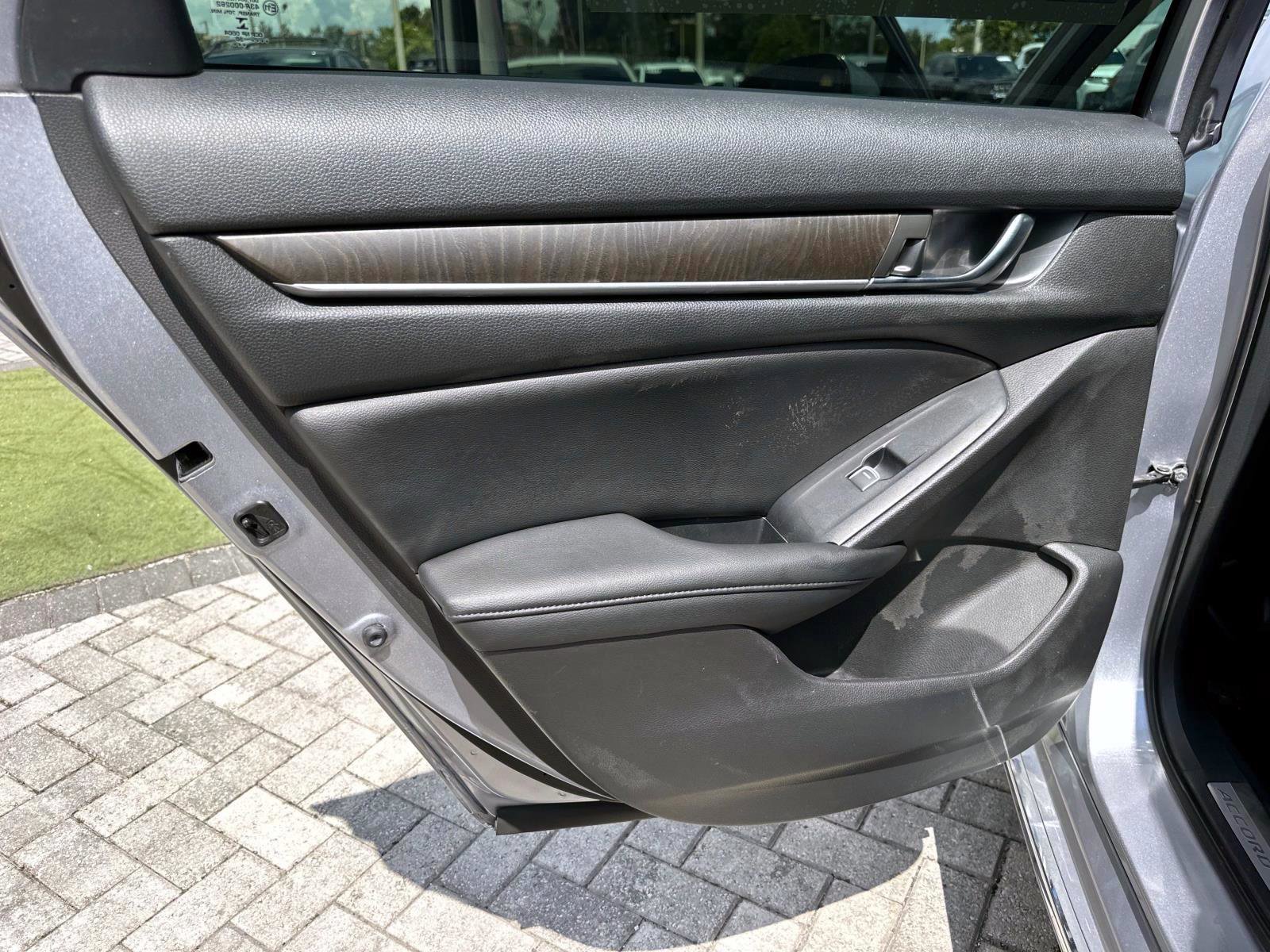 2020 Honda Accord Hybrid EX-L photo 11