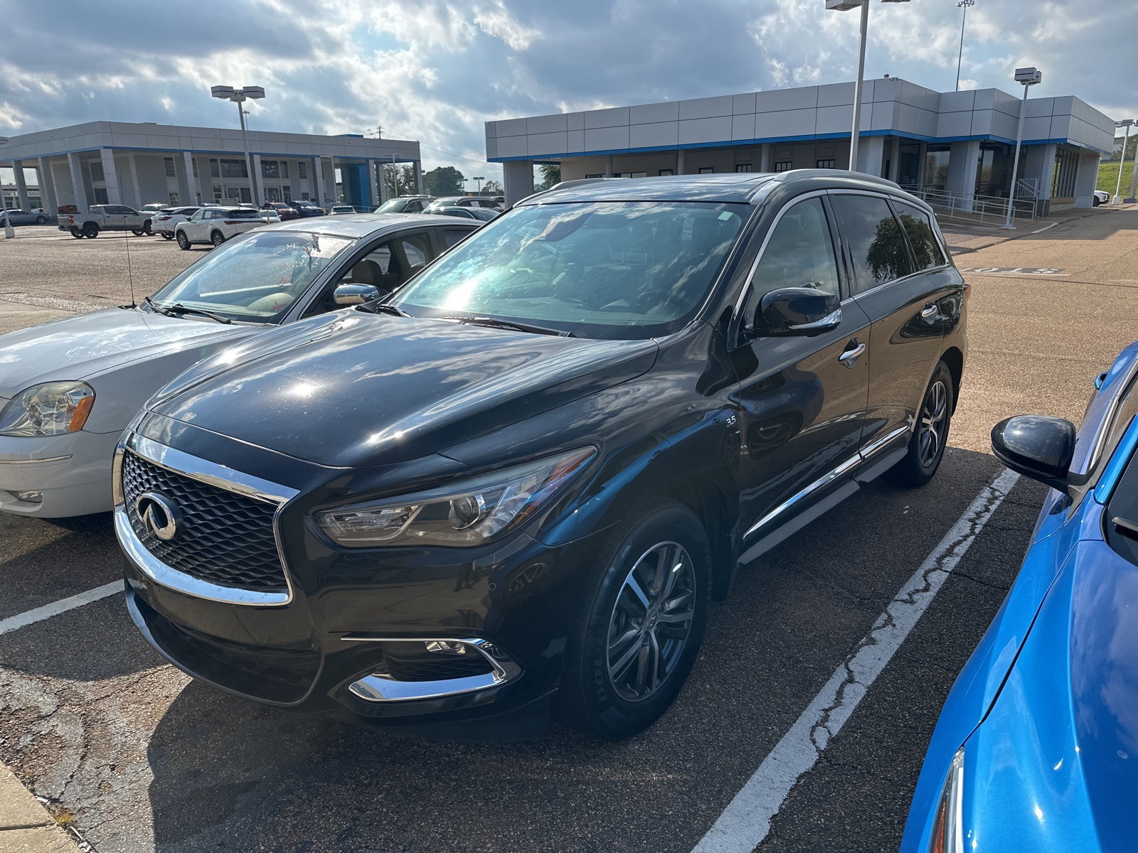 2019 Infiniti QX60 Luxe photo 2