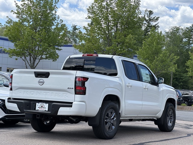 2025 Nissan Frontier Crew Cab SV photo 2