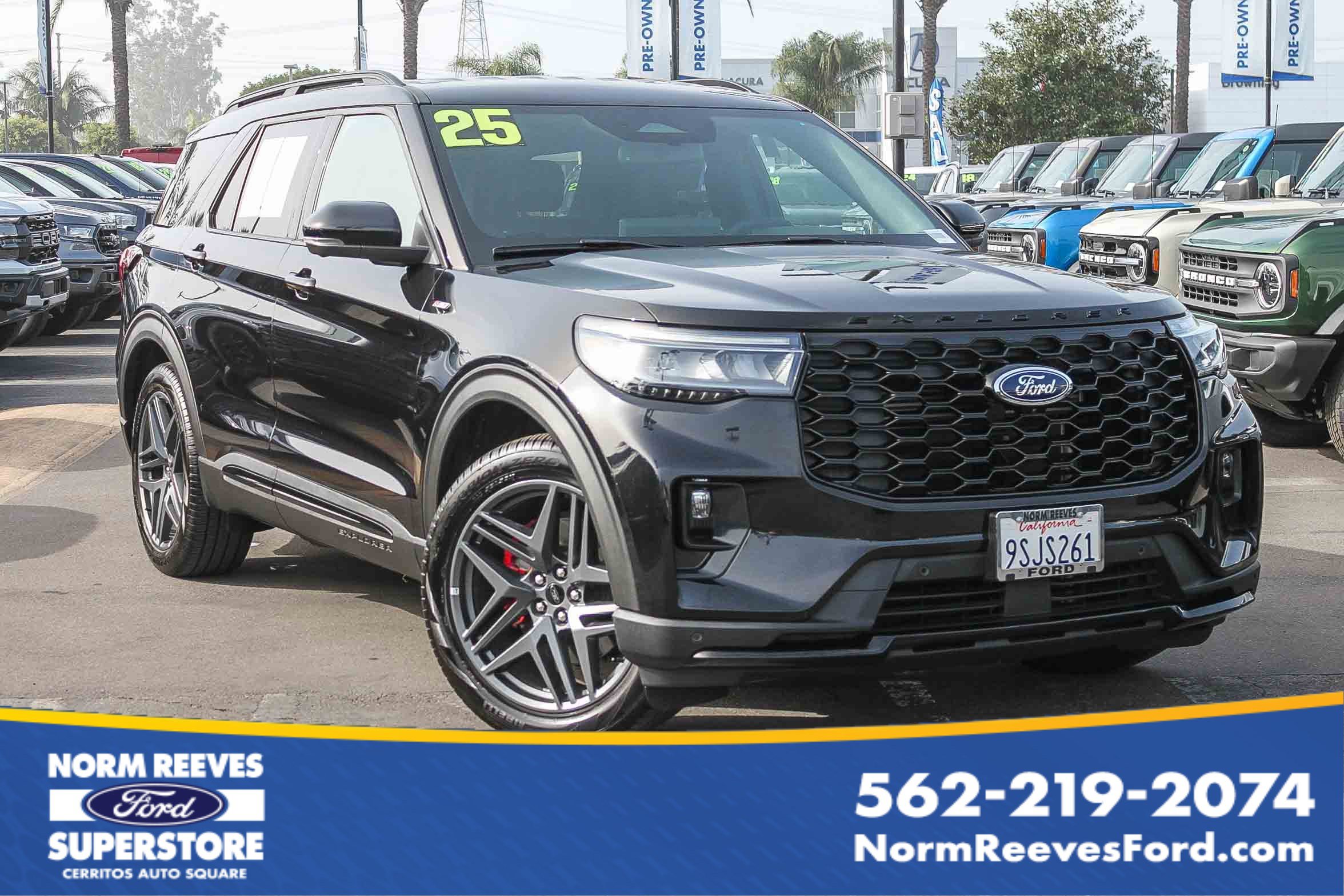 2025 Ford Explorer ST-LINE's photo