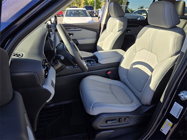 2025 Honda Pilot Touring photo 4