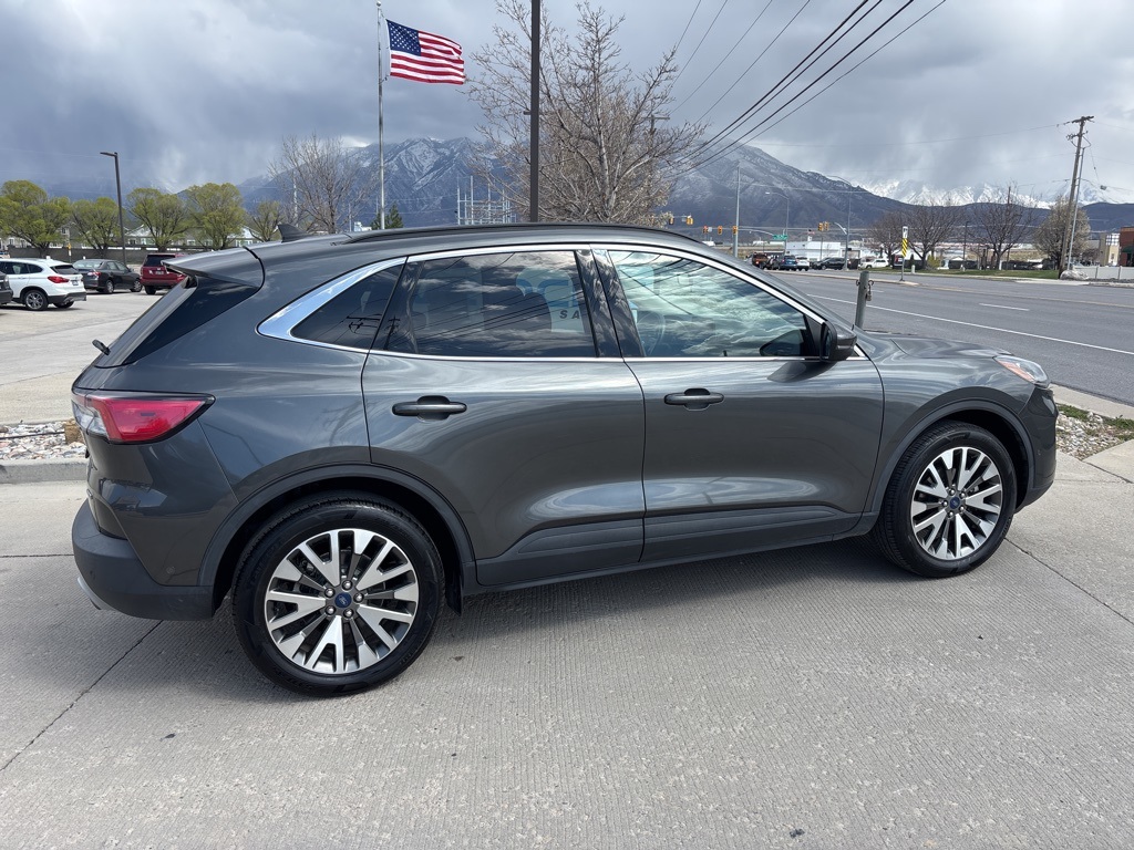 2020 Ford Escape Titanium photo 4
