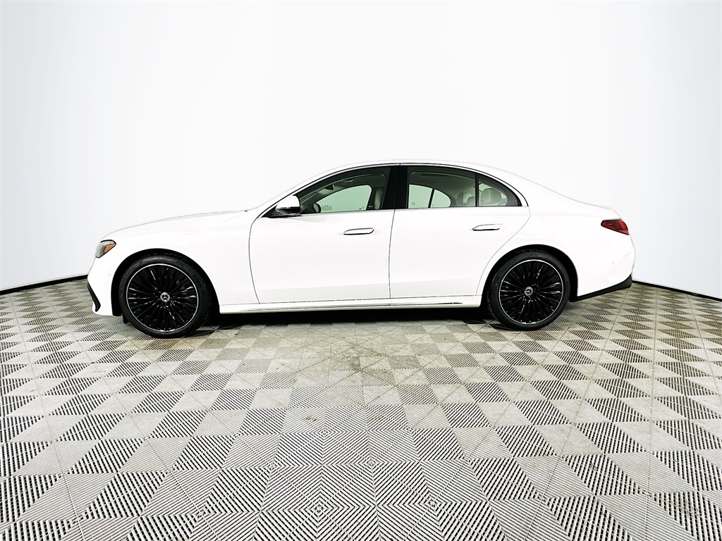 2025 Mercedes Benz E 350 photo 4