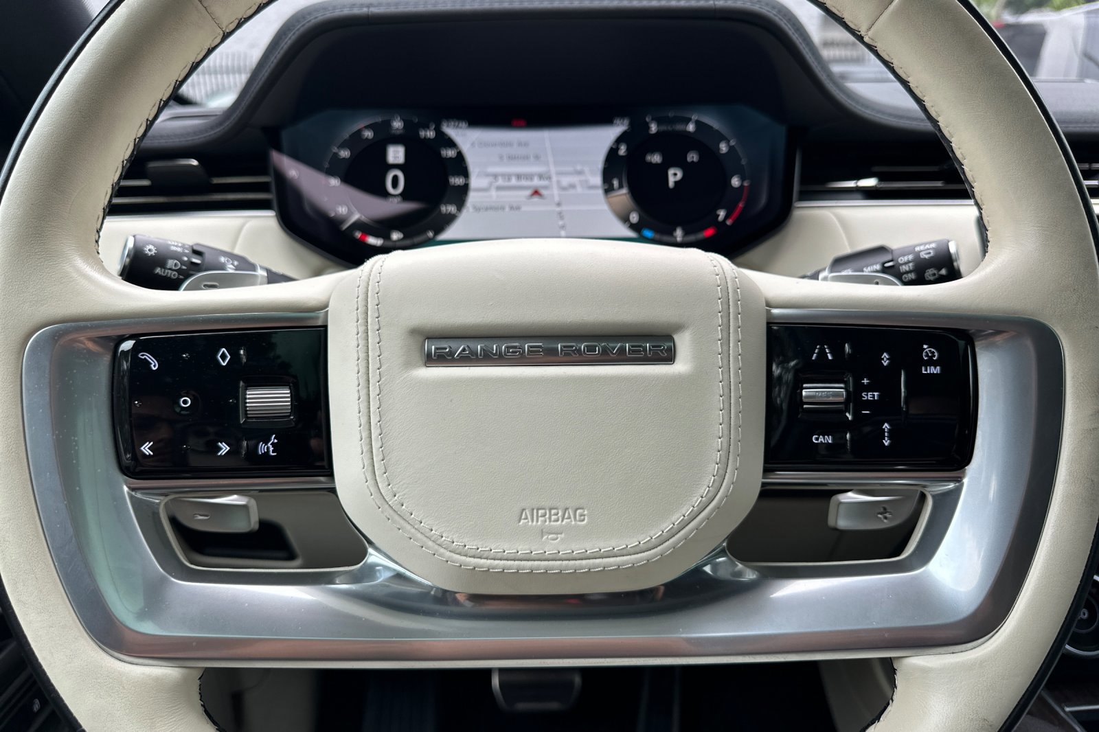 2023 Land Rover Range Rover SE photo 17