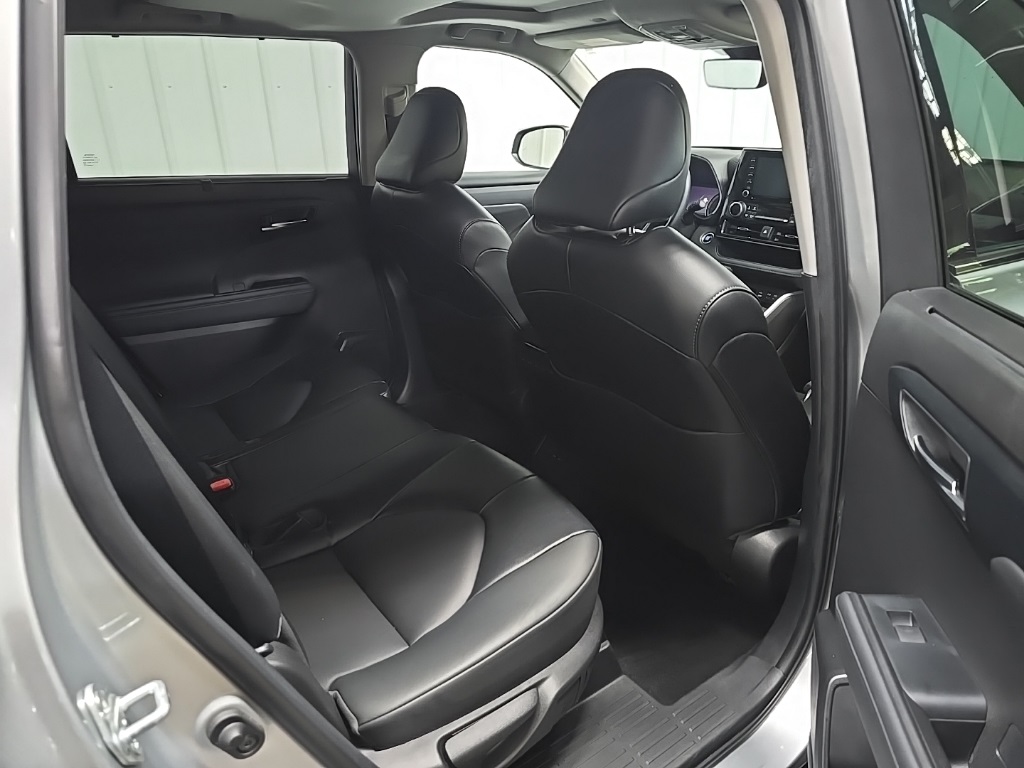2022 Toyota Highlander XLE photo 18