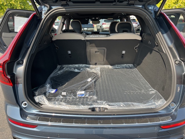 2026 Volvo XC60 B5 Plus photo 20
