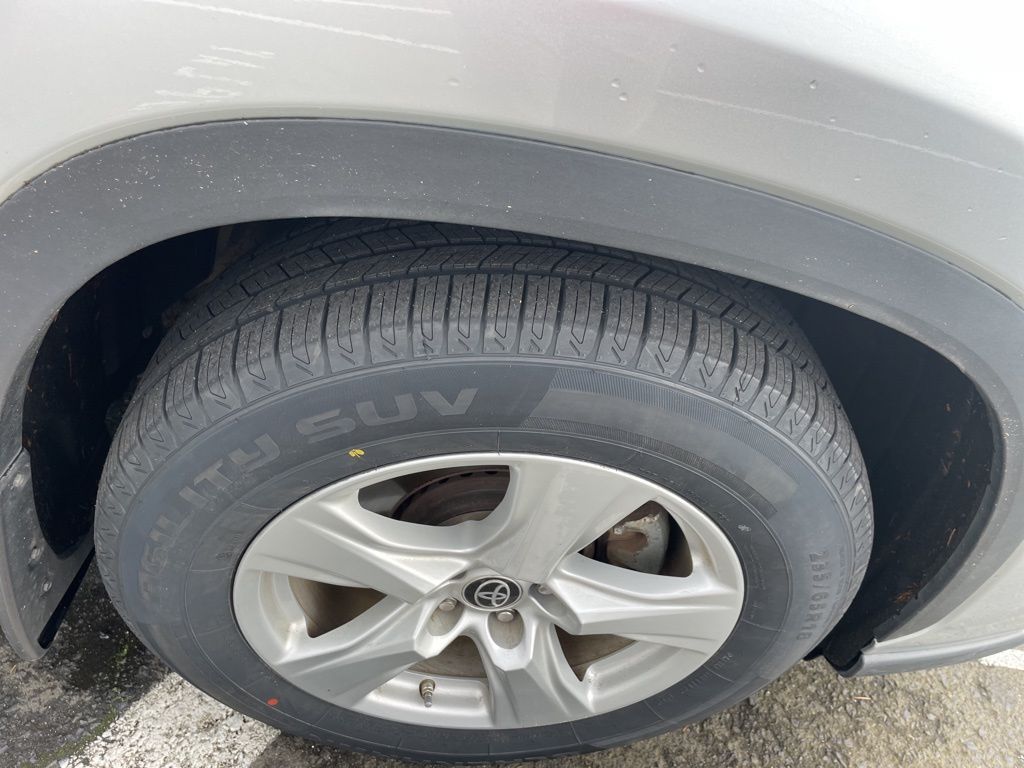 2023 Toyota Highlander L photo 4