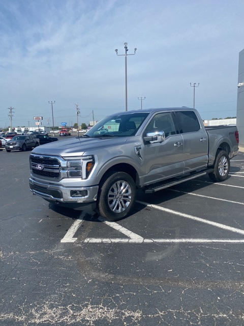 2025 Ford F-150 Lariat photo 3