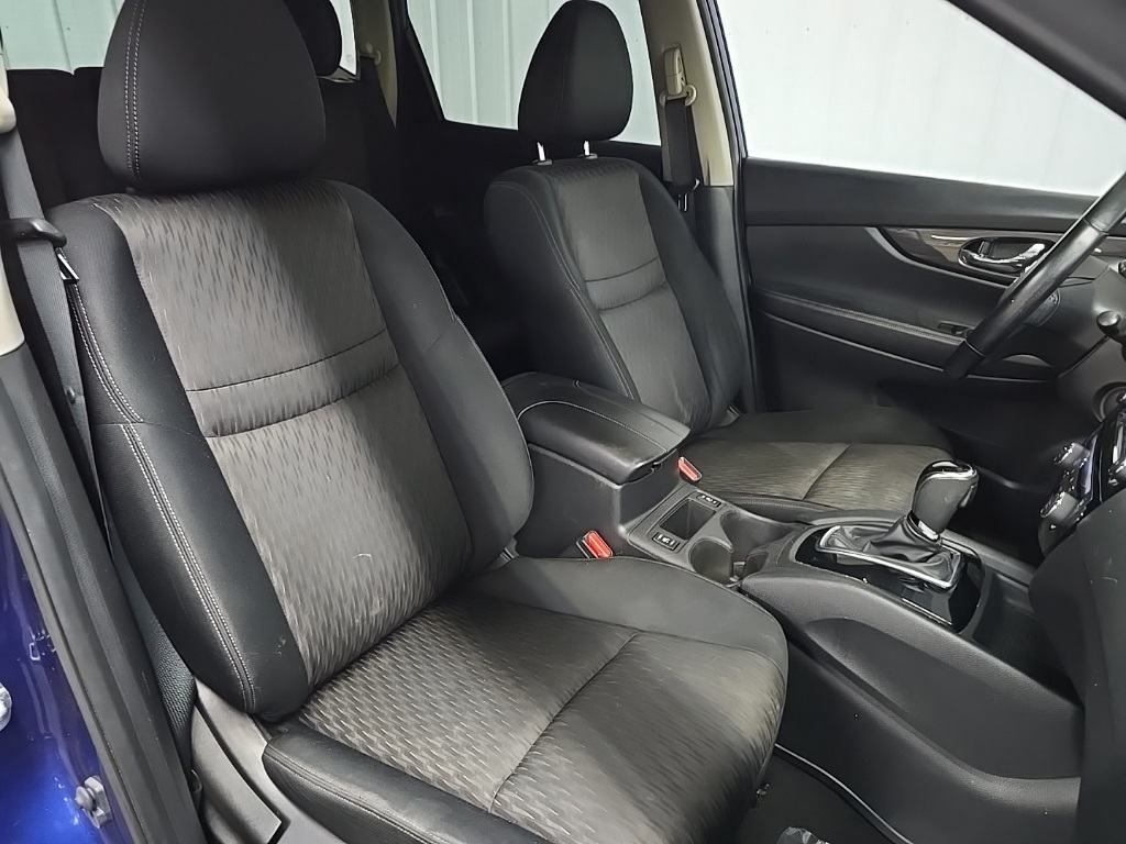 2019 Nissan Rogue SV photo 14