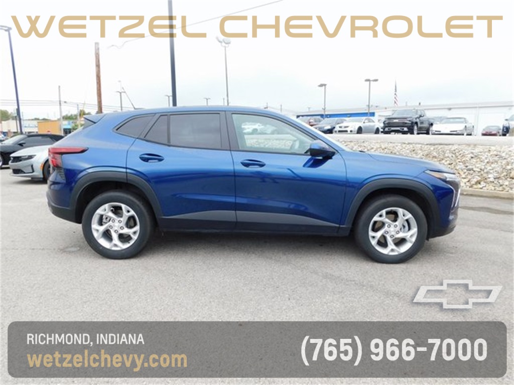 2024 Chevrolet Trax LS photo 2