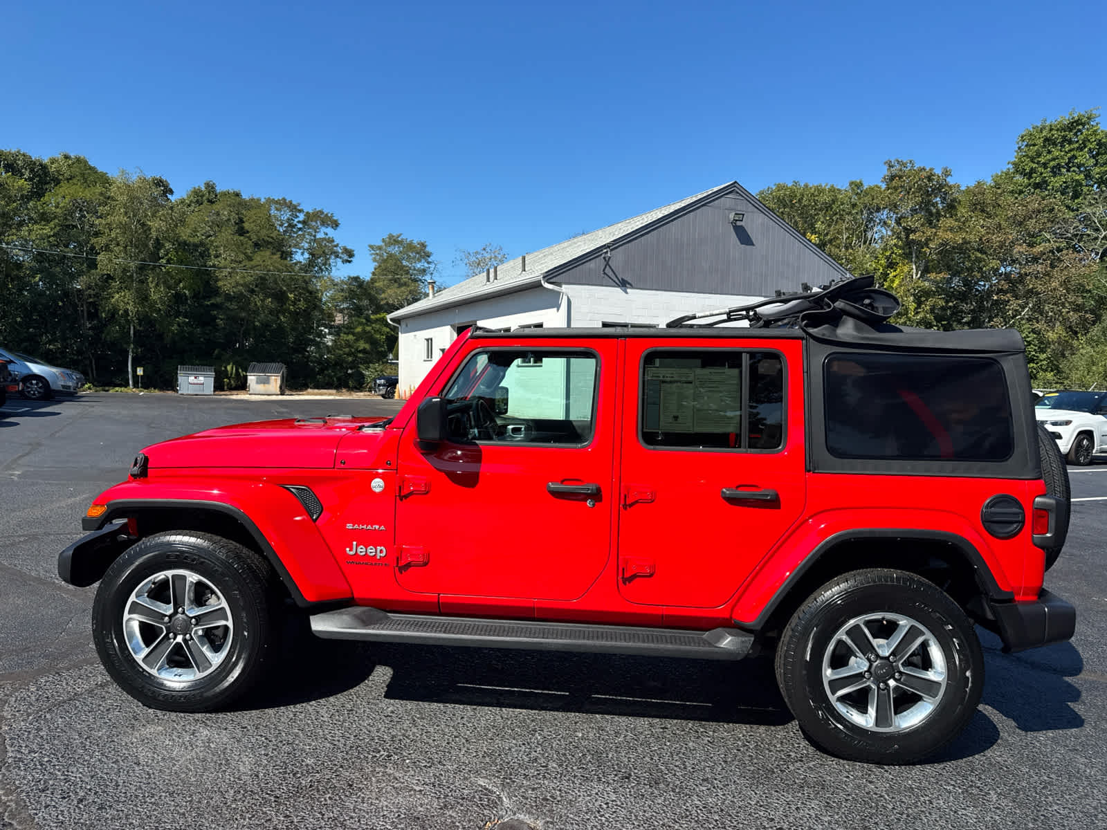 2023 Jeep Wrangler Sahara photo 3