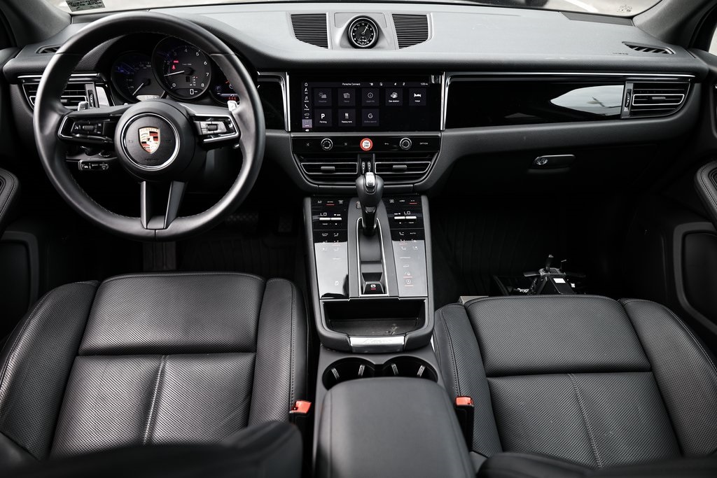 2024 Porsche Macan T photo 24