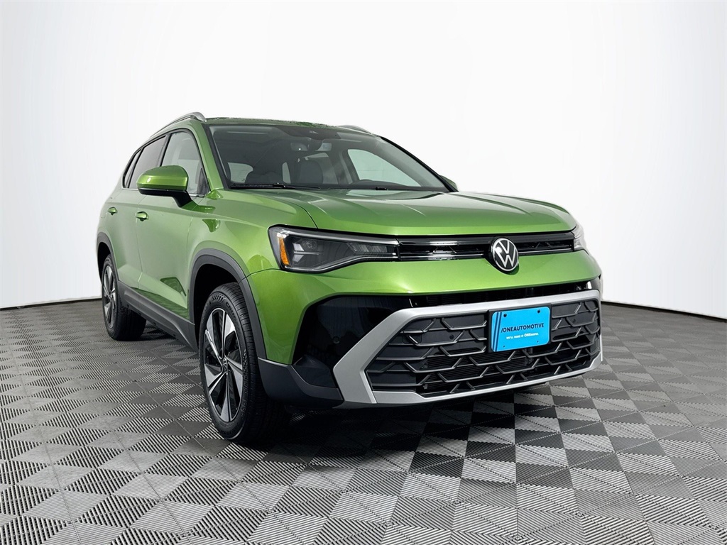 2025 Volkswagen Taos SE photo 4