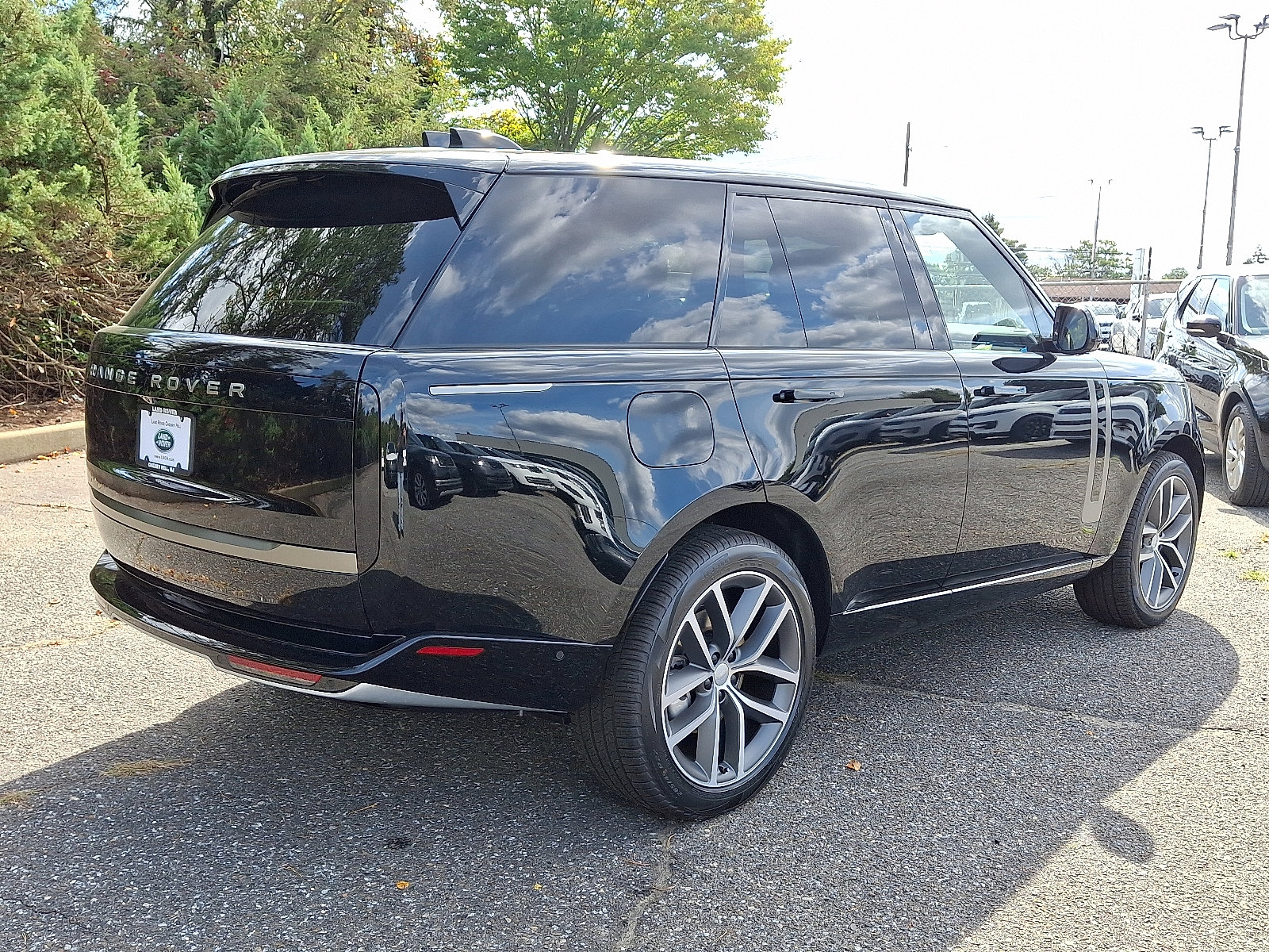 2025 Land Rover Range Rover SE photo 4