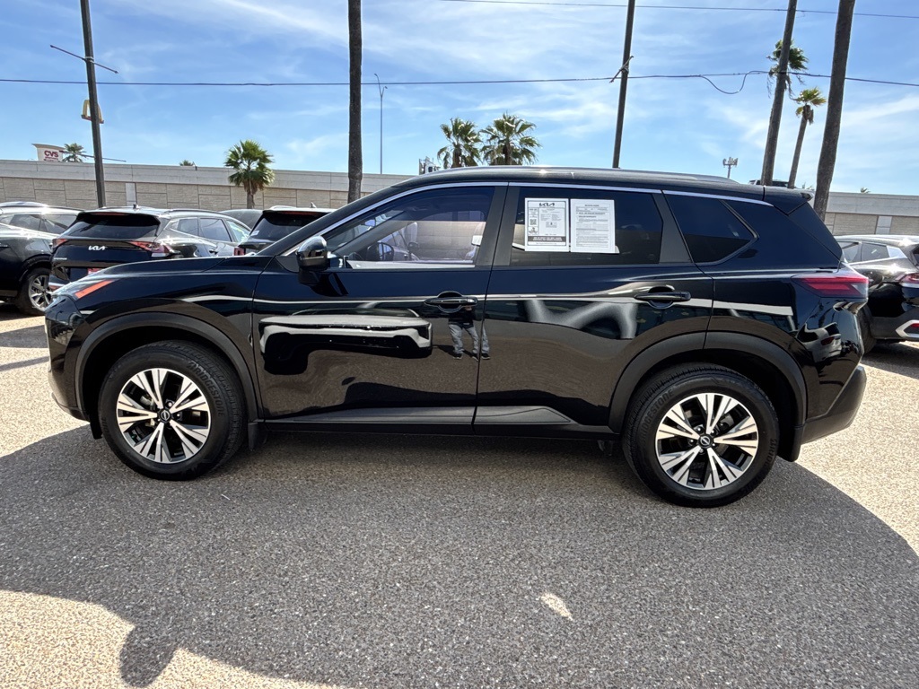 2022 Nissan Rogue SV photo 2