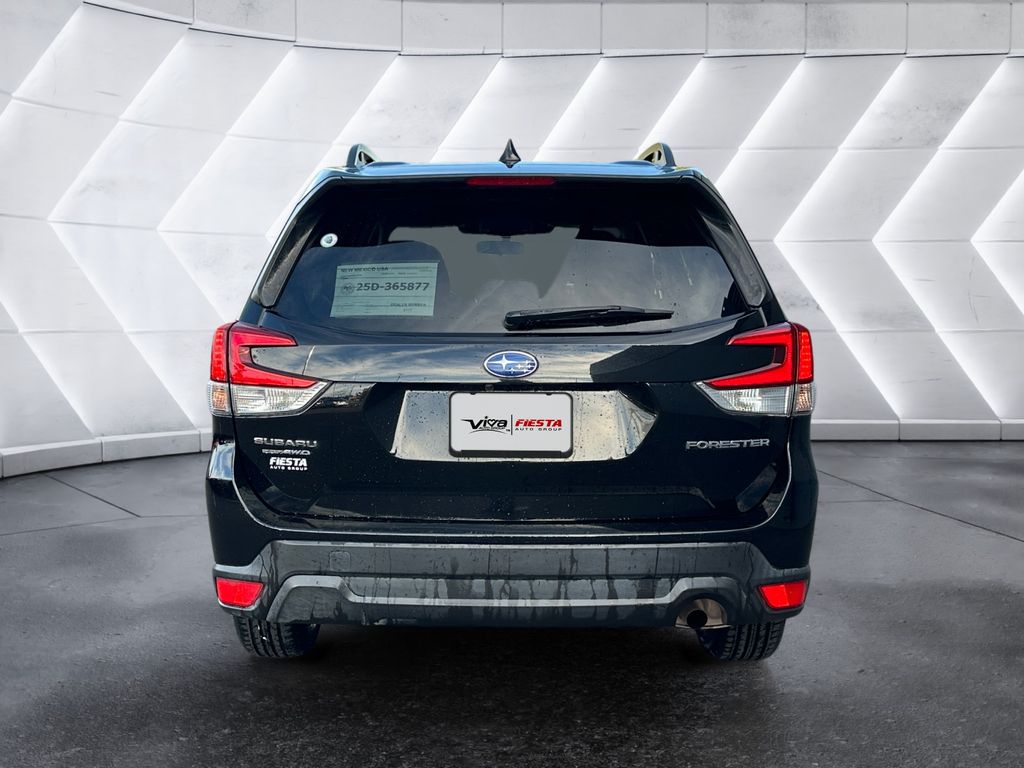 2022 Subaru Forester Premium photo 3