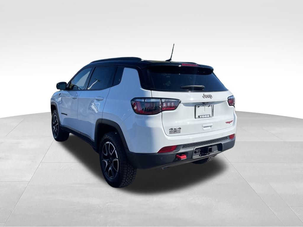 2026 Jeep Compass Trailhawk photo 3