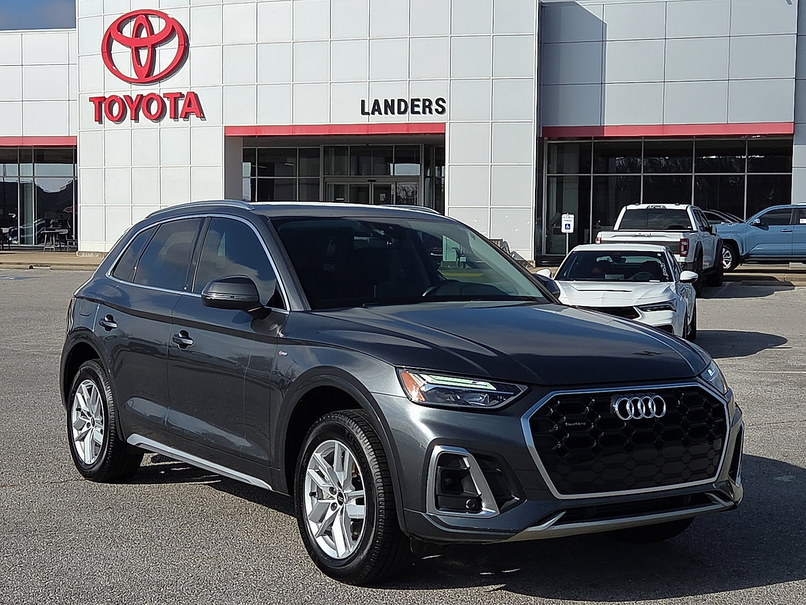 2022 Audi Q5 Premium's photo