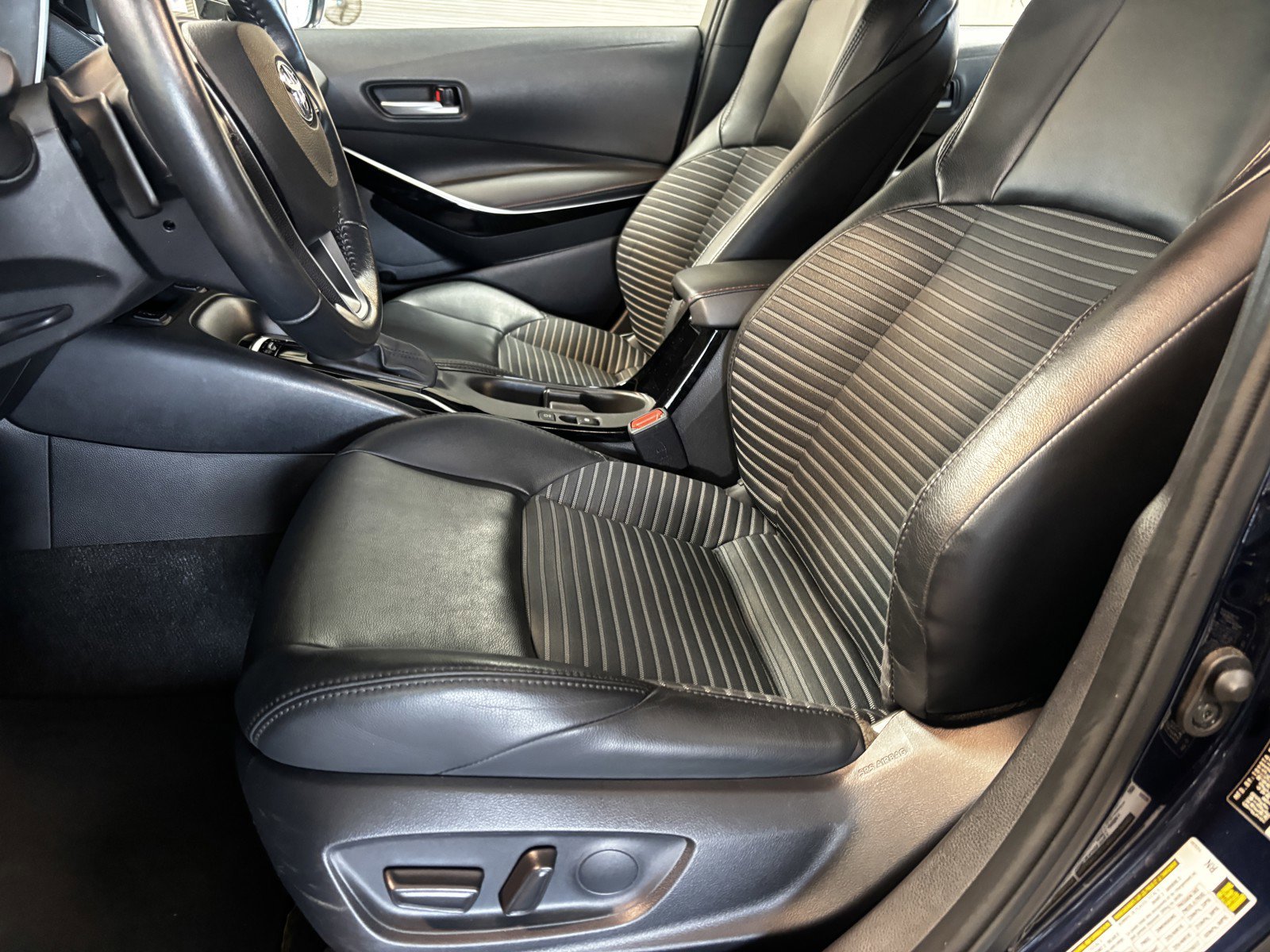 2023 Toyota Corolla XSE photo 24