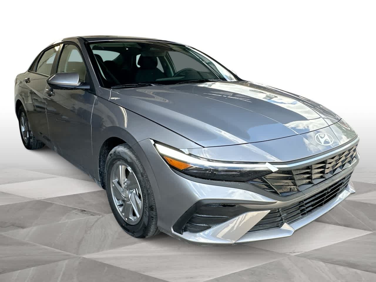 2025 Hyundai Elantra SE photo 2