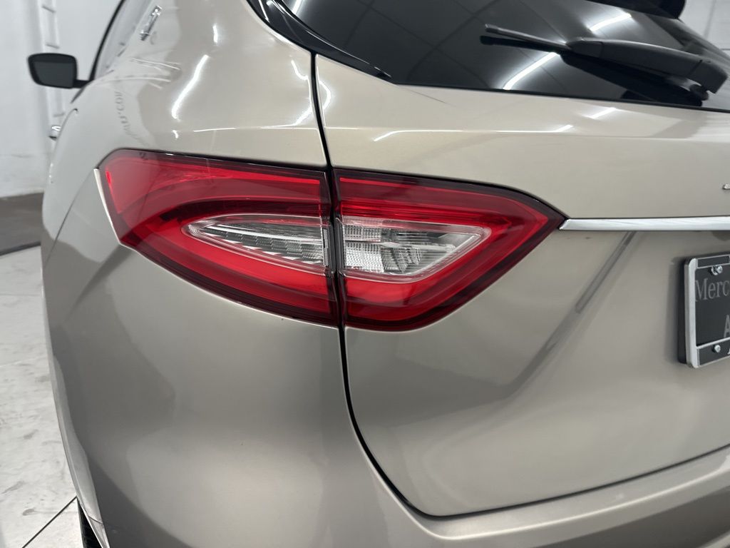 2017 Maserati Levante S photo 25