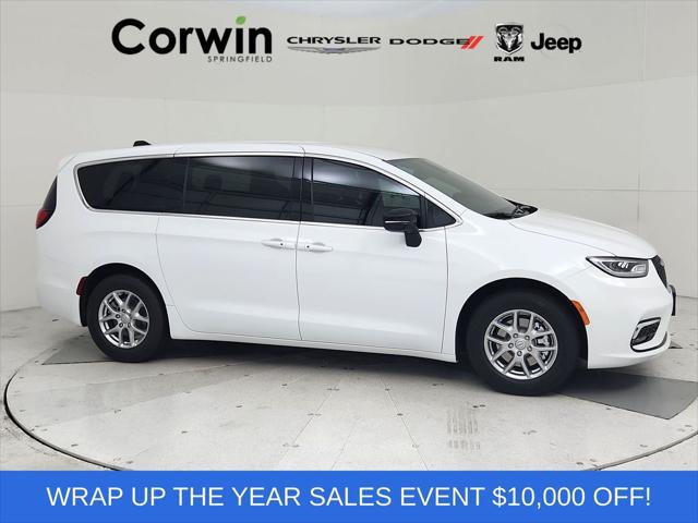 2026 Chrysler Pacifica Select's photo