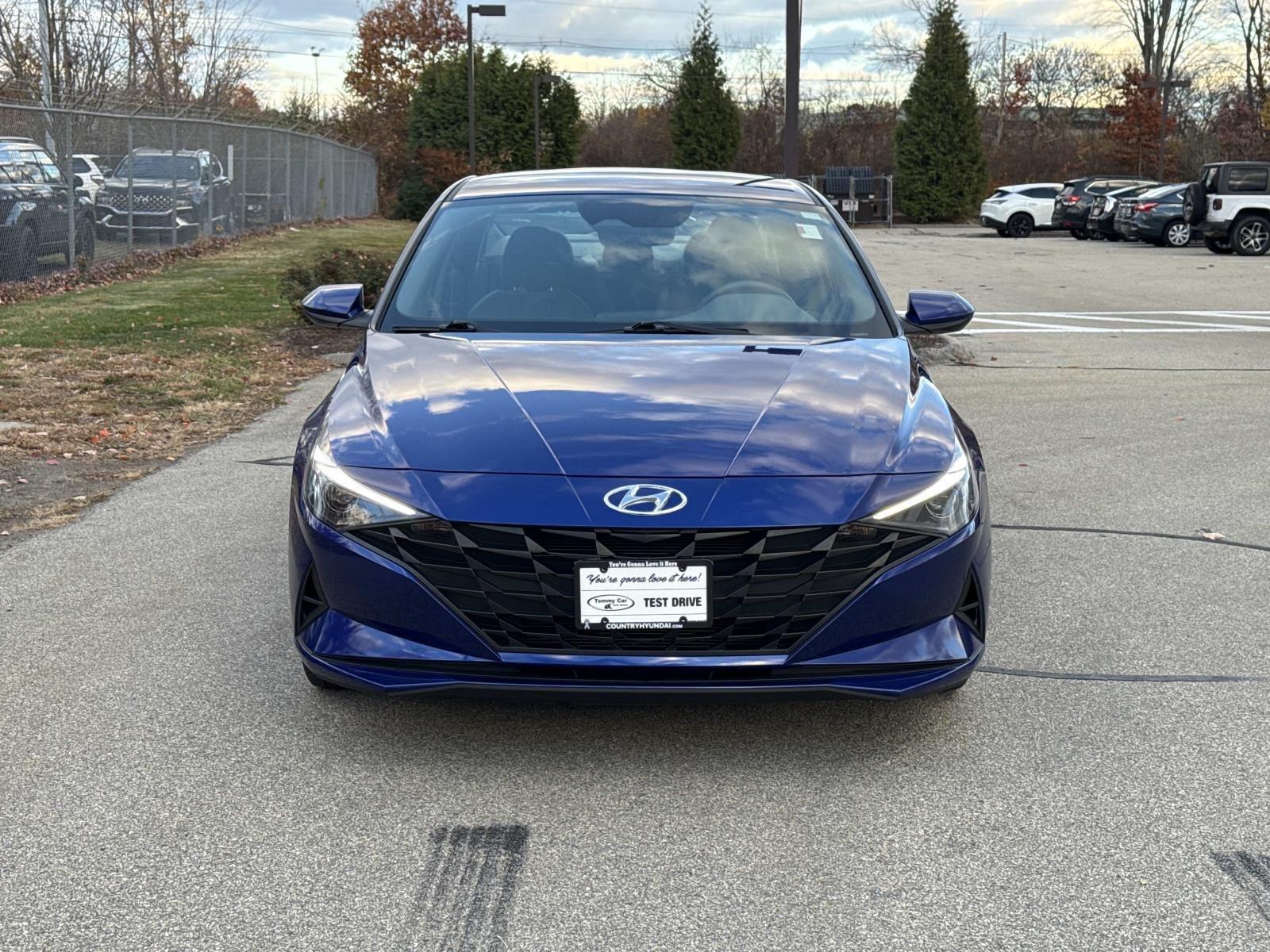 2023 Hyundai Elantra SEL photo 2