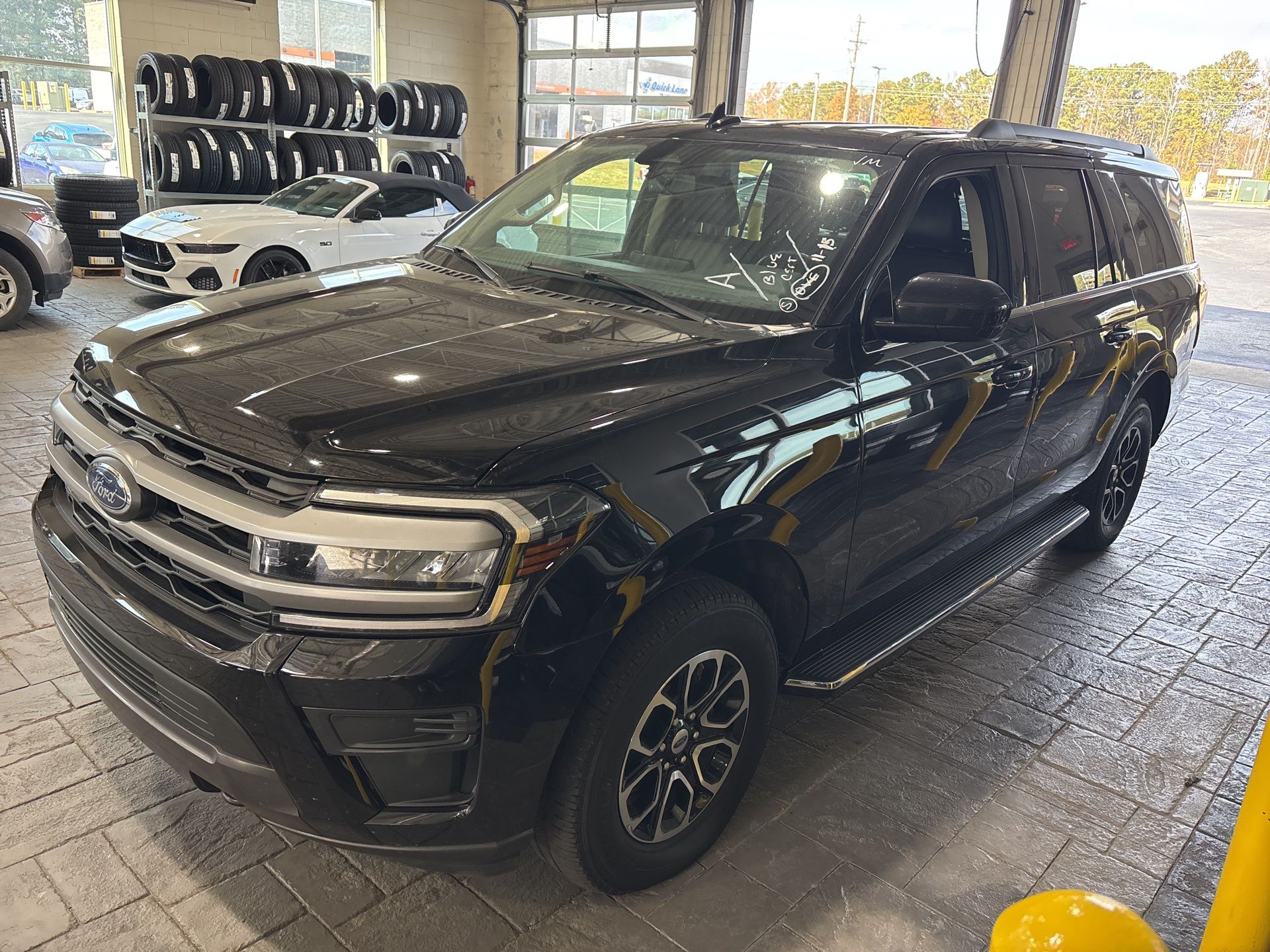 2023 Ford Expedition XLT's photo