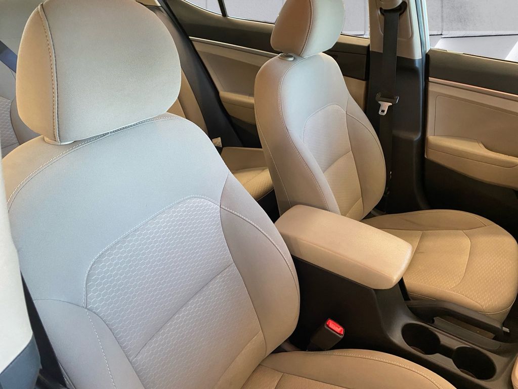 2019 Hyundai Elantra SE photo 13