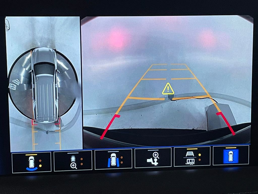 2022 Chevrolet Tahoe LT photo 2