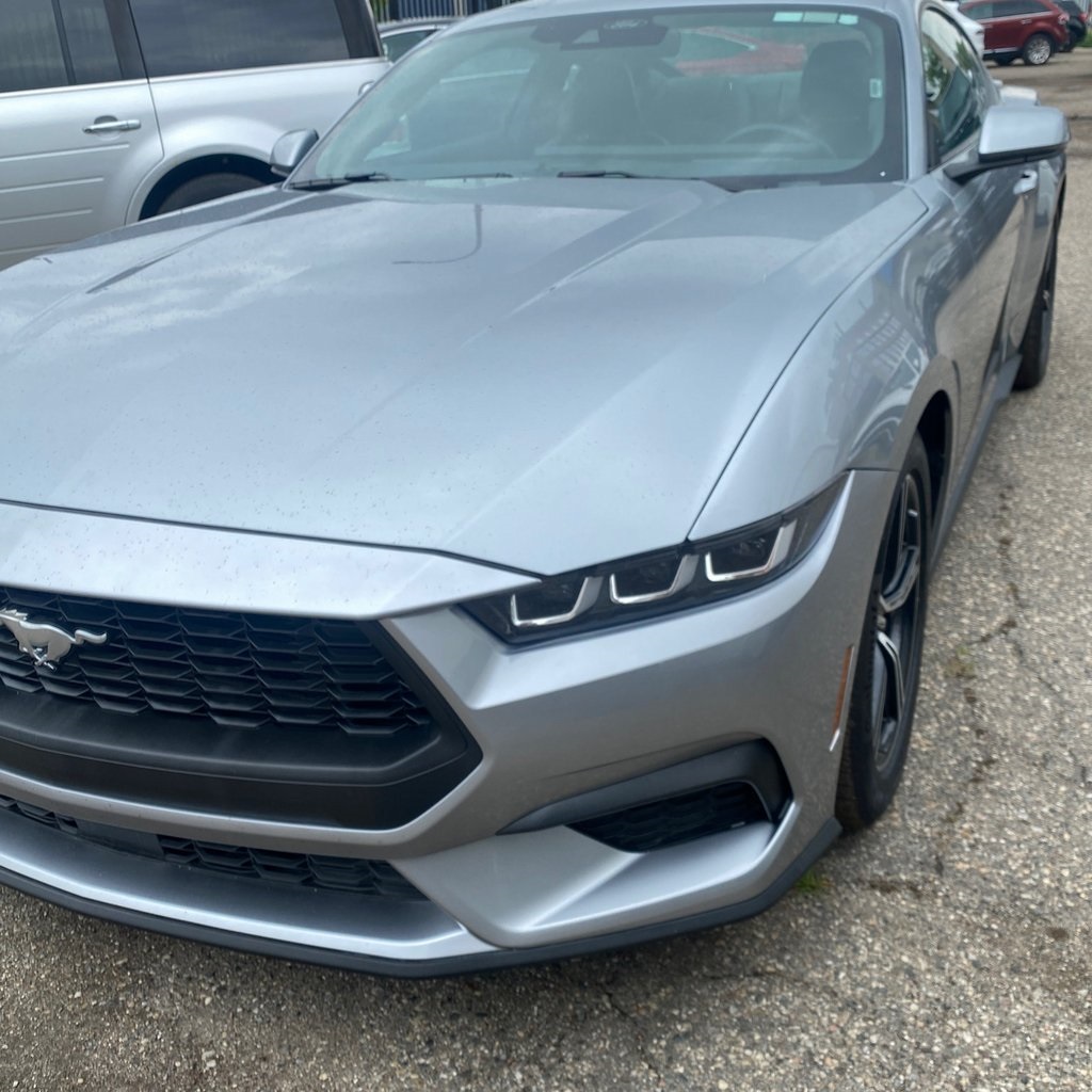 2024 Ford Mustang EcoBoost Premium photo 4