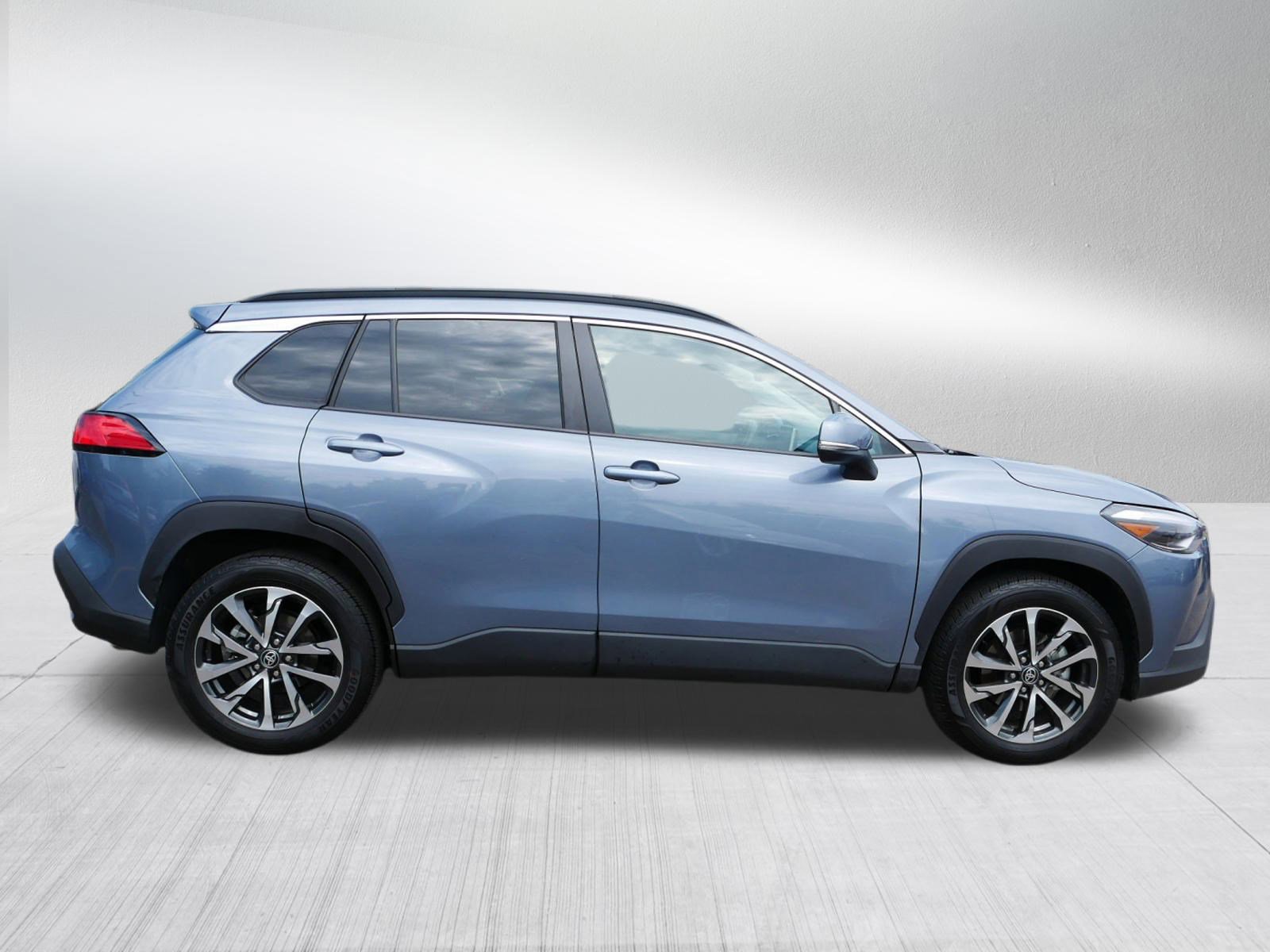 2022 Toyota Corolla Cross XLE photo 8
