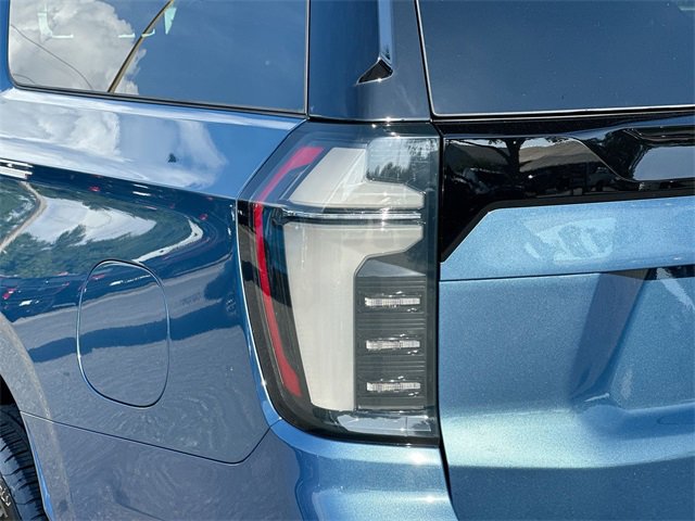 2025 Chevrolet Suburban LT photo 15