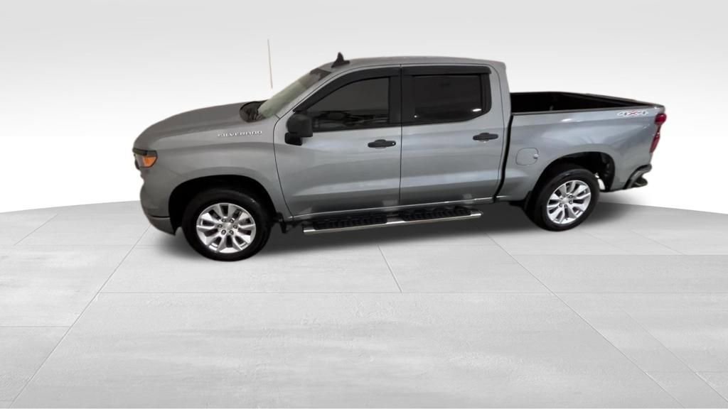 2024 Chevrolet Silverado 1500 Custom photo 3