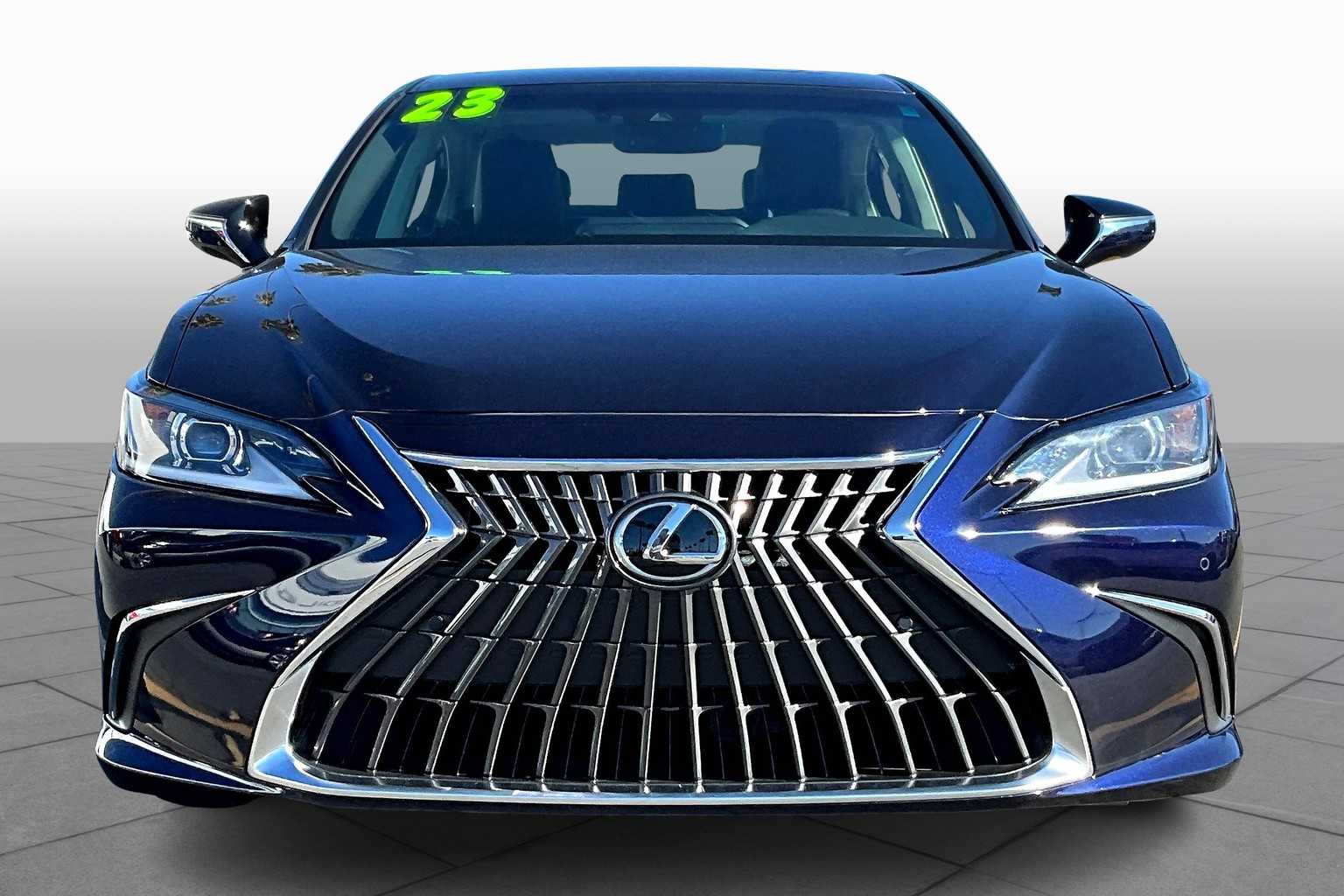 2023 Lexus ES 300h photo 3